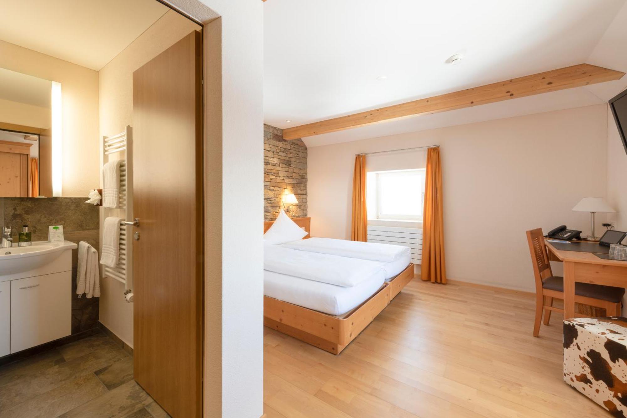 Berghotel Truebsee - Accessible Only By Cable Car Энгельберг Экстерьер фото