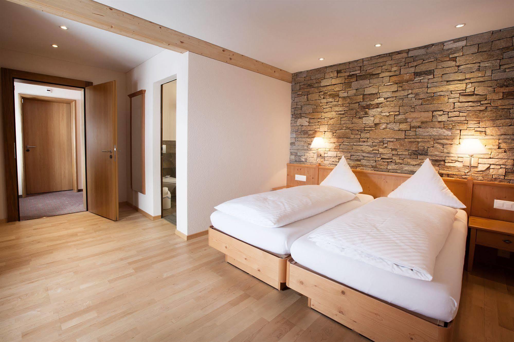 Berghotel Truebsee - Accessible Only By Cable Car Энгельберг Экстерьер фото